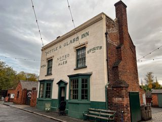 Bottle & Glass Inn